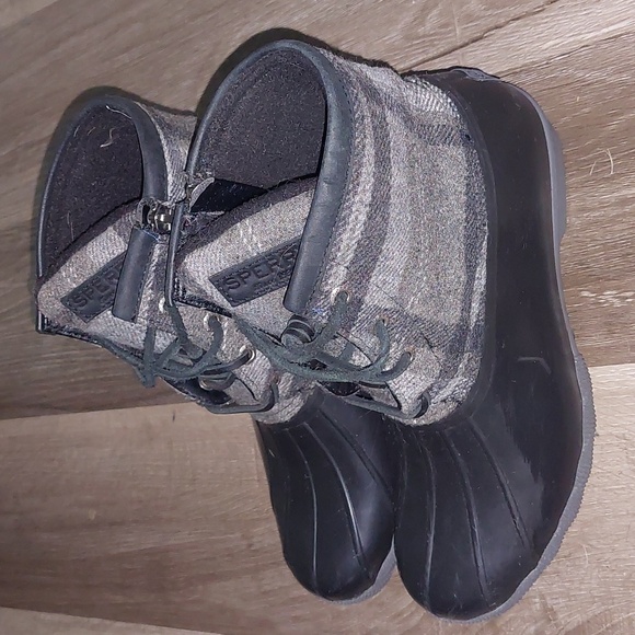 Size 7.5 Sperry winter boot - Picture 3 of 4